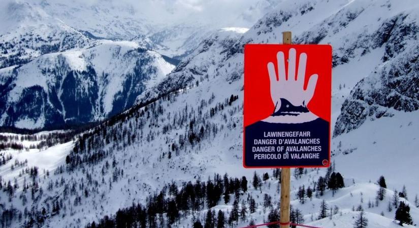Öt ember halt meg két lavina miatt Ausztriában