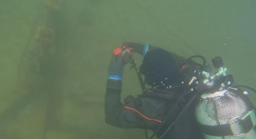 Videón a jeges kötéltánc a Palán: ezek a búvárok aztán bírják a hideget!