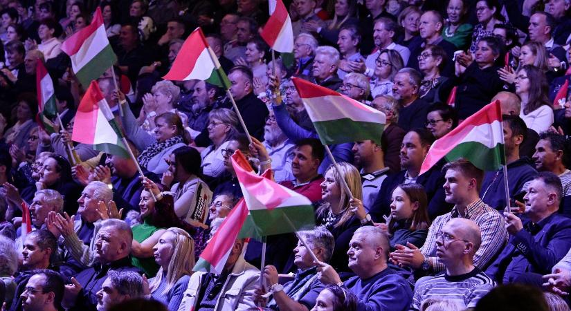 „Nyugaton egy gyerekből már csinálnak bármit, kiskutyát vagy csillárt” – Videó 2026 első fideszes DPK-nagygyűléséről