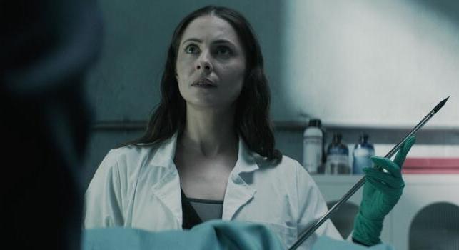 A holtak is felkelnek, olyan ijesztő lesz a The Mortuary Assistant film!