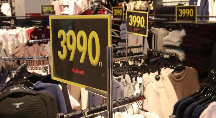 Akár 70 százalékkal olcsóbb – a fehérneműtől a nagykabátig jelentős árengedménnyel frissíthetjük fel ruhatárunkat (galéria)