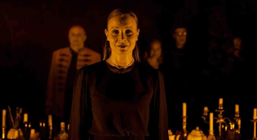 ROKONT, SZOMSZÉDOT NEM VÁLASZTUNK Szabó Borbála: Száz karácsony, Kleist: A bosszú / Kecskeméti Katona József Nemzeti Színház