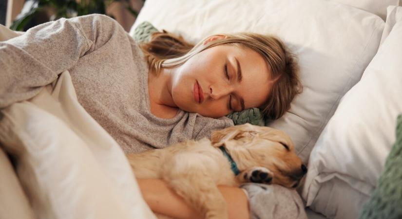 Ez az egyetlen téli hiba tönkreteszi az alvásodat – orvos magyarázza el, miért