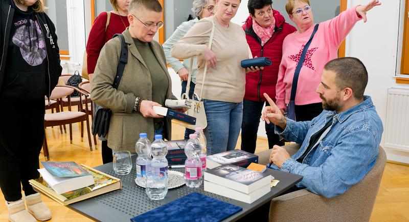 A szombathelyi író, aki elvetemült gonosztevők után nyomoz - Író-olvasó találkozó Szántó Dániellel Bükön