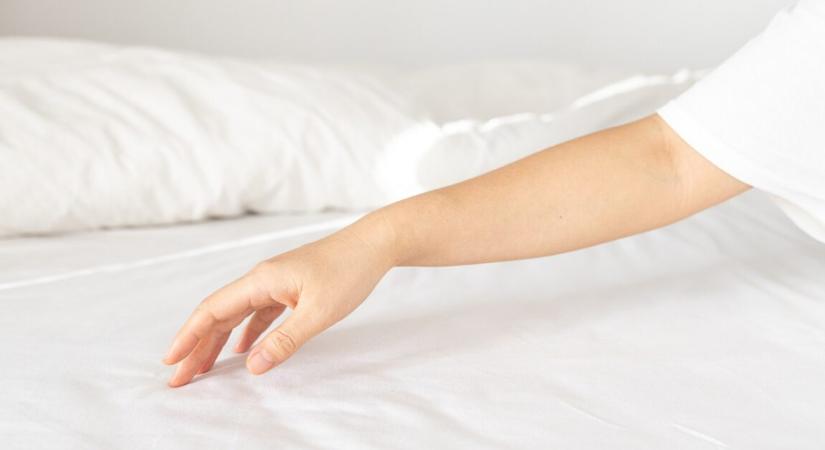 Napja 95 százalékát fekve tölti egy fiatal nő, de nem adja fel