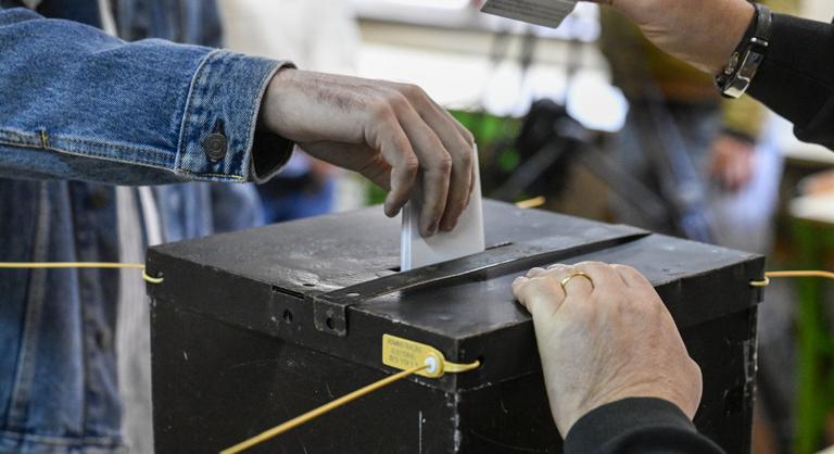 Évtizedek óta nem történt ilyen, az első forduló nem hozhat döntést