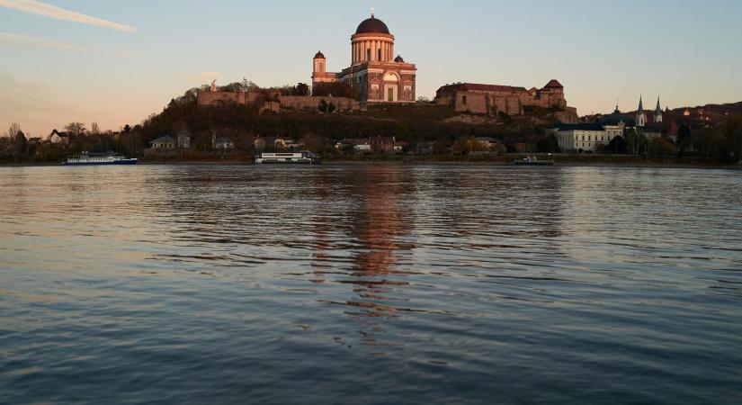 Iszonyatos dolog úszott a Dunán, Esztergomnál fotózták le