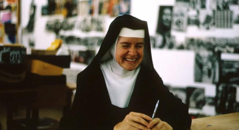 A pop-art-művész apáca, aki Beatlest hallgatott és valamiben Andy Warholt is megelőzte