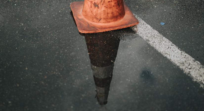 Így dacolnak az építők az M1-esen – képgaléria