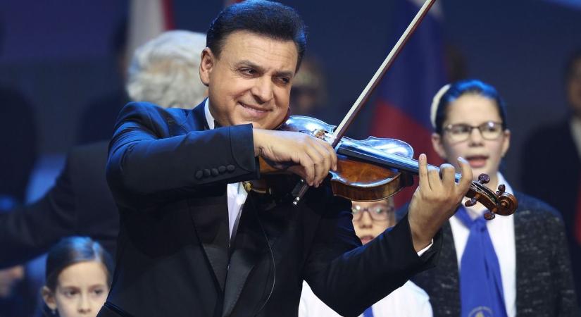 Mága Zoltán vasárnap ad újévi koncertet Szekszárdon