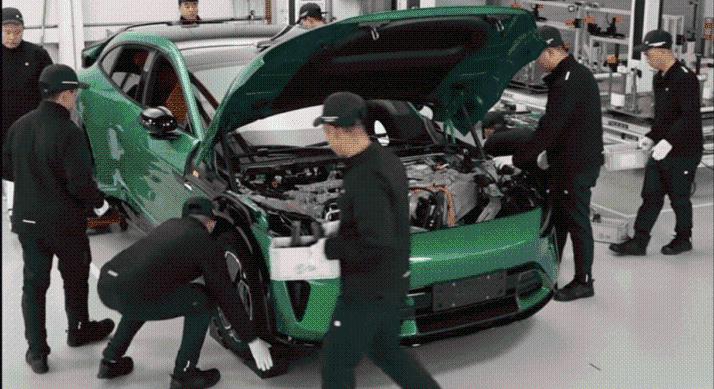 Szokatlanul reagált a Xiaomi a kritikákra – Élő adásban szedték szét az elektromos autót