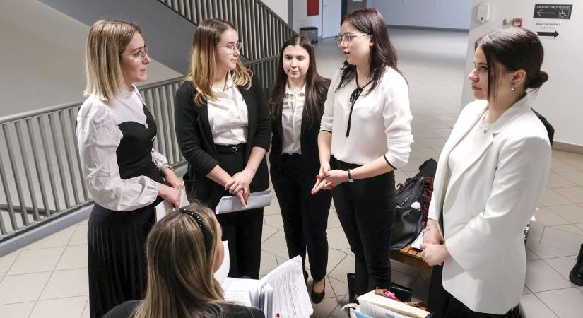 Új diplomások a láthatáron – záróvizsgáztak a Pannon Egyetem zalaegerszegi hallgatói (galéria)