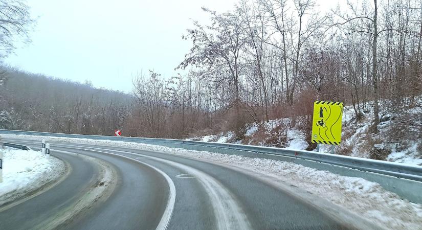 Ónos eső után: videón a téli út a tatabányai szerpentinen, amely az ország egyik legszebbje