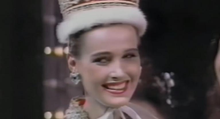 Zaklatta, majd kegyetlenül leszúrta a szépségkirálynőt, és nem is akar már szerelmes lenni