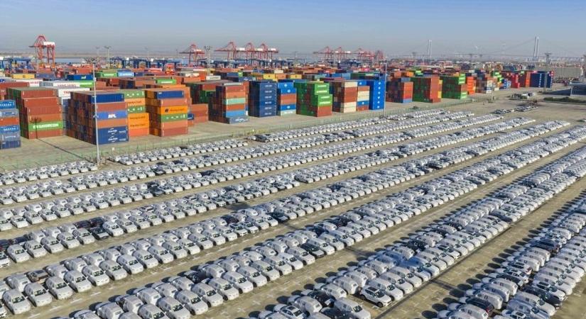 Kínai autópiac: túl sok autó marad raktáron, az árháború nehezíti a kereskedők életét