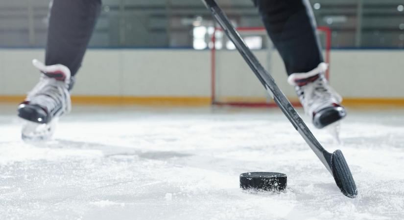 Felfüggesztették állásából a gyerekek bántalmazásával vádolt kecskeméti jégkorongedzőt