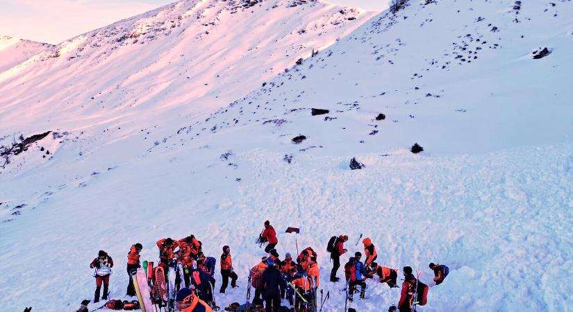 Legalább öt ember halt meg lavinákban Ausztriában szombaton