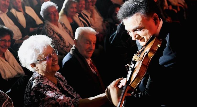 Az Orbán-szülőknek hegedült Mága Zoltán