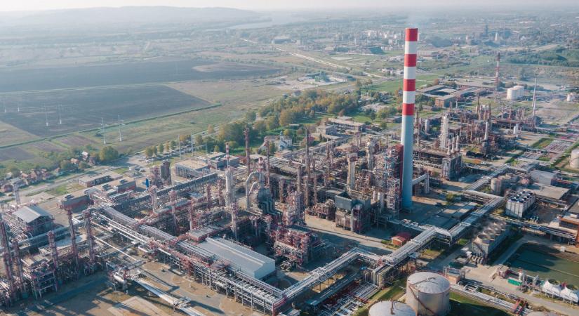 Fordulat Szerbiában: két hónap után beindult a kőolaj-finomító