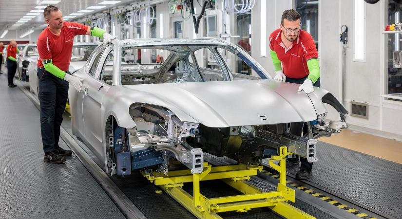 2009 óta nem zuhantak ekkorát a Porsche-eladások