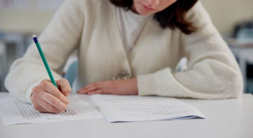 Teszteld a helyesírásod! 71 kérdés a gyakori szóalakokról