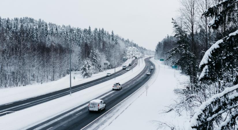 Sok ezer forintot buknak az autósok azzal, hogy nem ismerik a kedvezményes autópálya-matricákat