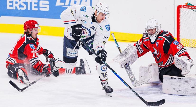 Volt végre jég, palánk, plexi Dunaújvárosban