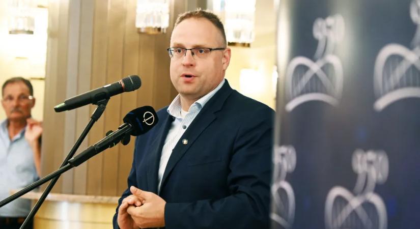 A szolnoki polgármester szerint a kassza kifosztása helyett felzárkózást kínál a városnak a Tisza Párt