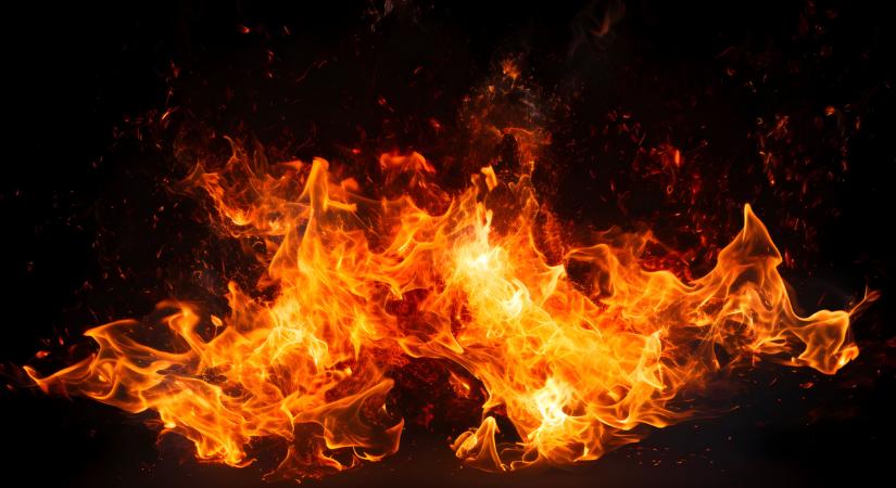 Felcsaptak a lángok Kazinbarcikán, egy ember életét követelte