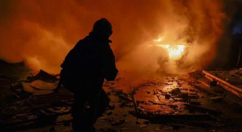 Rommá bombáztak az oroszok egy ukrán toborzóközpontot