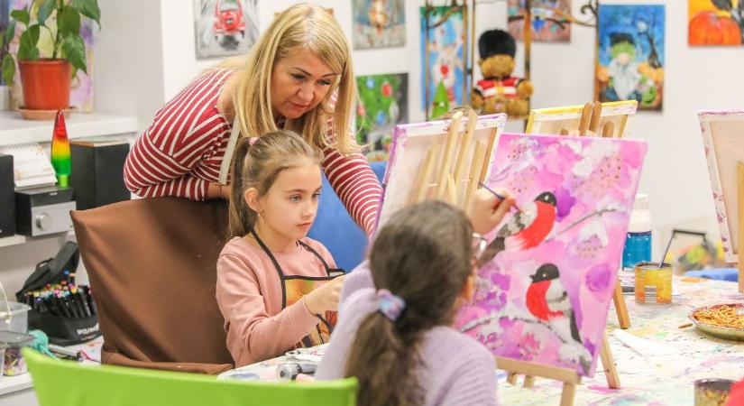 Ecsettel a lelki gondok ellen: különleges alkotóház nyílt Győrben – sok fotóval