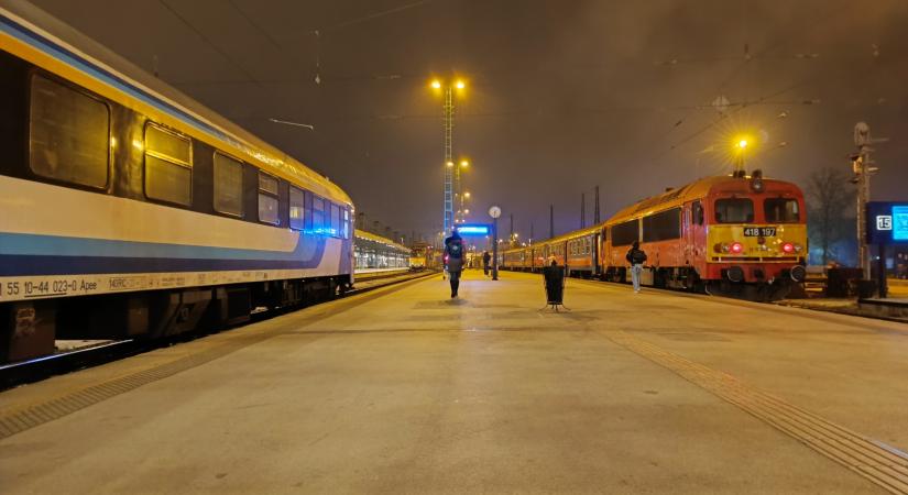 Gond van a Nyugati pályaudvaron: több járat is kimarad