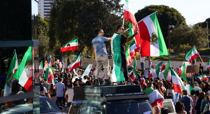 Ez már a vég lehet: Irán vezetője elismerte, tényleg ezrek haltak meg a tüntetéseken „embertelen és kegyetlen módon”