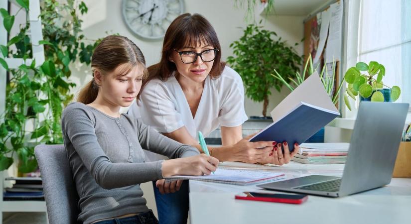 A félévi bizonyítvány miatt rettegnek a gyerekek – pszichológus mondja el, mit rontanak el a szülők