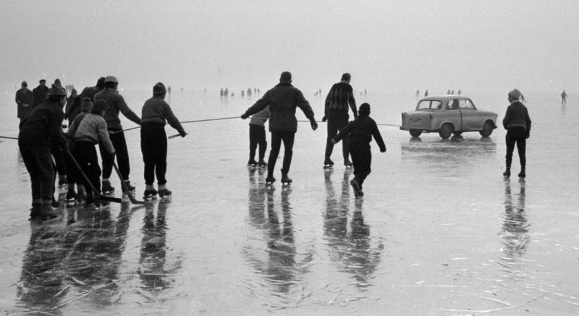 Csábító jég, gondtalan pillanatok: így váltak a befagyott vizek a közösségi élet színtereivé – fotók
