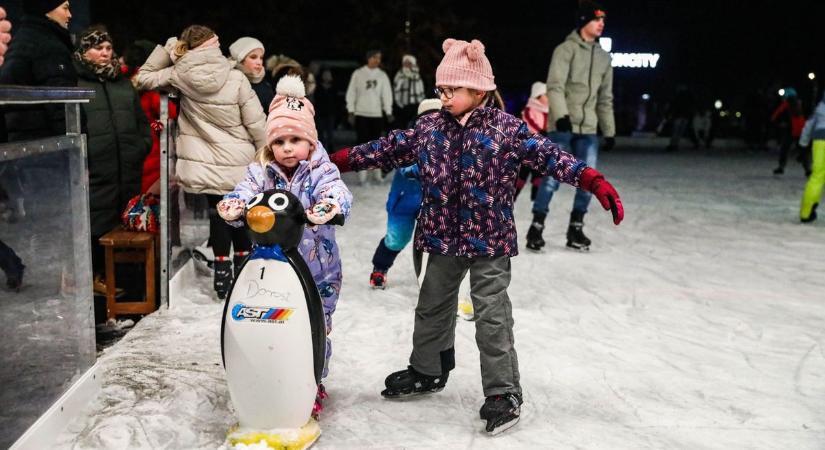 Jégpályák éjszakája - Késő estig csúsztak - fotók