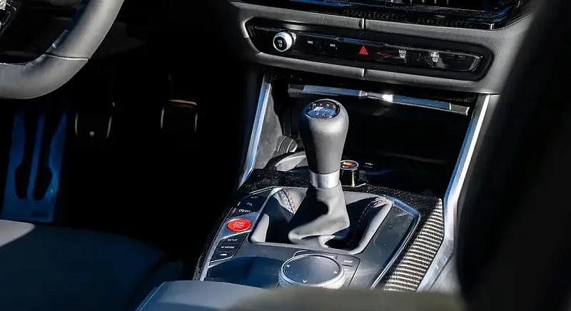 A kézi váltó lett az autózás utolsó lázadása