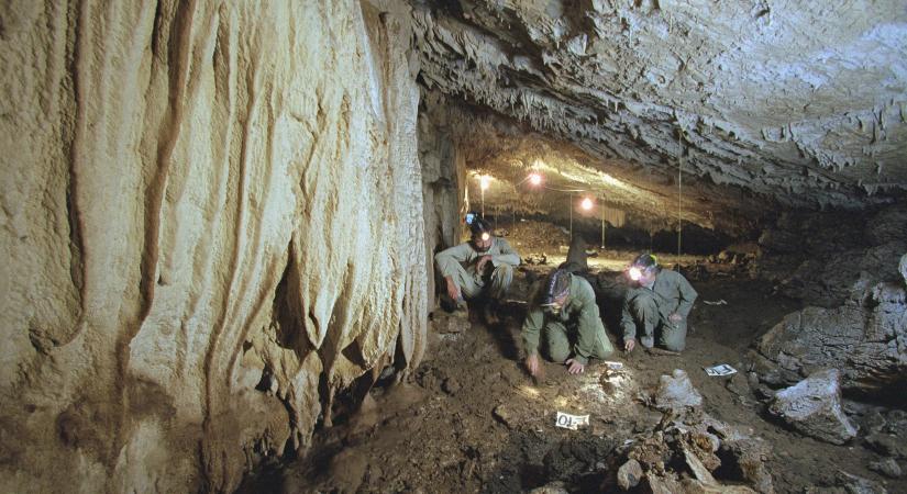 A régészek feltártak egy 40 000 éve lezárt barlangot Gibraltáron, és jelentős felfedezésre jutottak