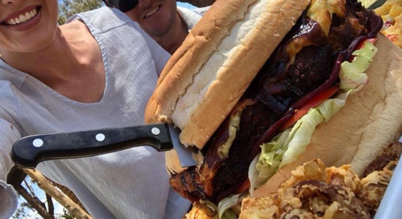 Még senki sem tudta legyűrni az ausztrál pub gigantikus hamburgerét