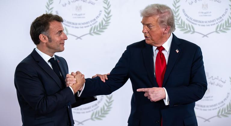 Donald Trump francia akcentussal gúnyolta ki Emmanuel Macront