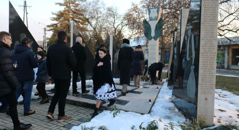 A kitelepített németekre emlékeztek Hajóson – fotók