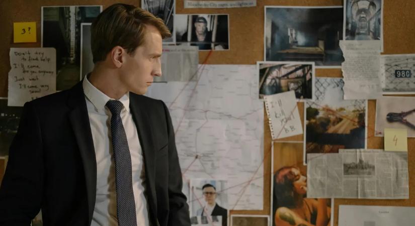 Apja kanapén fekvő anyját fojtogatta, amitől Bélának elborult az agya