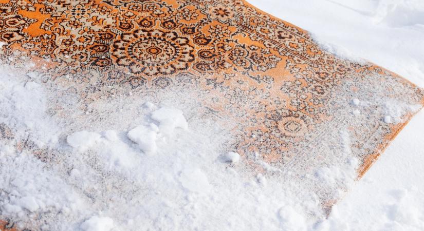 Most érdemes kitisztítani a szőnyeget – jól bevált trükk, ami vegyszer nélkül is működik