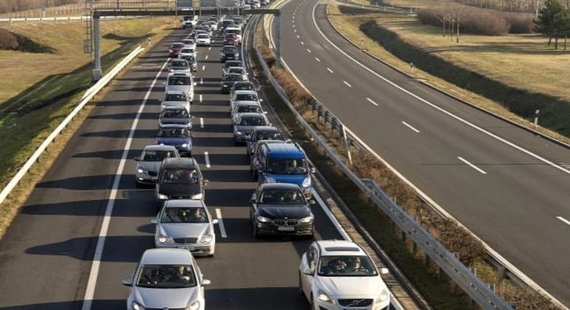 Meddig tart az M1-es autópálya felújítása? – Ellepték a videók a netet