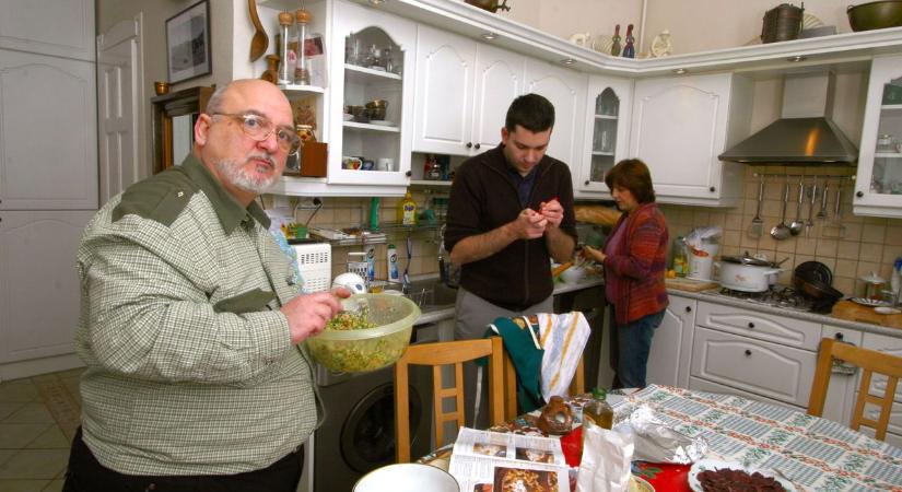 Nem is gáz, ha 40 évesen még anyádék nyakán élsz? – A pszichológus szerint nem a lakcím a lényeg