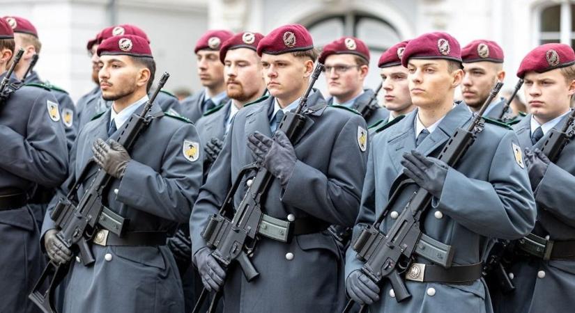 A német fiatalok nem akarnak katonák lenni — pedig a kormányuk váratlan cselekkel próbálja őket rávenni