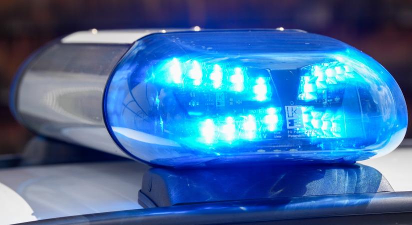 200-zal, jogosítvány nélkül menekült a rendőrök elől az autós