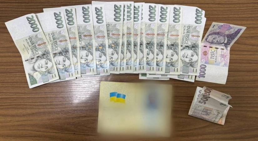 Kenőpénzt ajánlott az asztélyi határőröknek egy férfi, körözés alatt állott