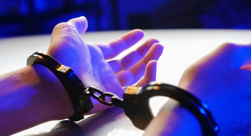 Kamaszlány került előzetesbe gyermekpornográfia miatt