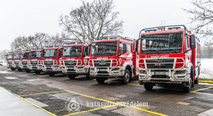 Egy új gépjárműfecskendő áll szolgálatba Győr-Moson-Sopronban - fotók